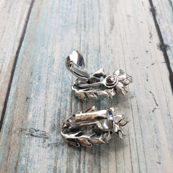 Coro Flower Earrings. - Picture 5 of 7